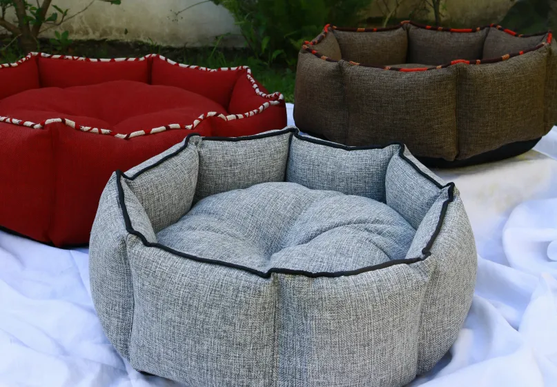 Cama octogonal chica para gatos y perros pequeños - artesanal